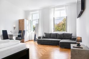 Private Rooms in Spacious 7-Bedroom Apartment Near Hauptbahnhof