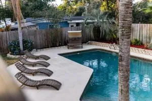 Pool & Hot Tub Home w Game Room! 1 Mile to Beach! - Isle of Palms South
