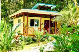 Peace Garden Spacious Bungalows- a walk to the beach