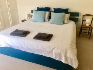 Spacious Victorian townhouse with Cathedral views