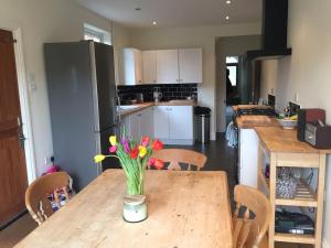 Spacious Victorian townhouse with Cathedral views