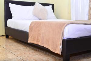 Avon Garden Apartments Area 25