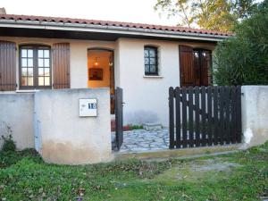 Maisons de vacances Villa spacieuse avec jardin et terrasse, garage, a 1300m plage - 3 chambres, 7 couchages, St Cyprien - FR-1-225D-130 : photos des chambres