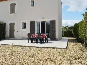 Maison familiale 4 pièces avec mezzanine, terrasse, à 300m de la plage - Narbonne Plage - FR-1-229B-127 - ناربون