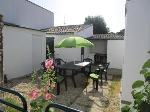 Maison calme proche centre-ville, 3 chambres, jardin, 1,2 km de la plage - Saint-Gilles-Croix-de-Vie - FR-1-224-338