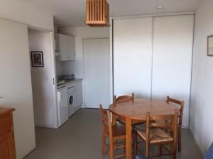 Appartement T2 pour 4 pers, plage à 20m, parking, lave-linge - FR-1-81-201