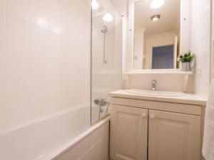 Appartement cosy 3 pièces - 7 pers, skis aux pieds, 2 salles de bain, parking disponible - FR-1-291-747