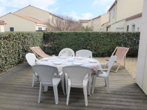 Maisons de vacances Maison Bretignolles-sur-Mer, 4 pieces, 6 personnes - FR-1-224A-26 : photos des chambres