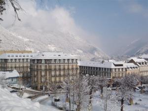 Appartement 2 pièces central à Cauterets avec balcon, parking et proximité Citycab - FR-1-234-145