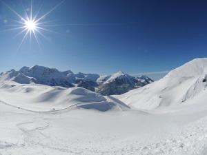 Appartement cosy 6 pers. avec WIFI, loggia et casier à skis, au pied des pistes, proche commerces - FR-1-262-78