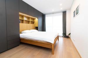 Sunny Center Apt, Covered Parking, Balcony & Self Check-in