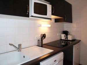 Appartement au pied des pistes avec piscine, sauna et hammam, 4 pers - FR-1-322-33