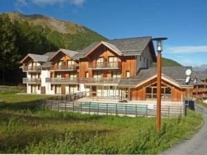 Appartement au pied des pistes avec piscine, sauna et hammam, 4 pers - FR-1-322-33