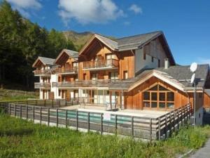 Appartement de standing avec piscine, sauna, hammam et WiFi aux Orres 1800 - FR-1-322-69
