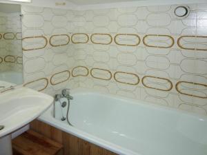 Duplex 8 pers, exposé sud, terrasse, 6ème étage, proche pistes, bien équipé - FR-1-322-106