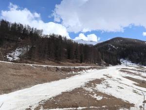 Appartement de standing avec piscine chauffée, sauna et accès skis aux pieds - FR-1-322-184