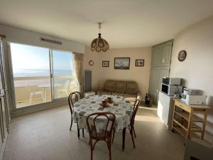 Studio 2 pers, balcon, parking, plage à 200m - FR-1-224C-442
