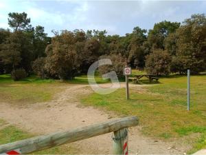 Maisons de vacances Maison familiale proche plage avec jardin et parking a Saint-Vincent-sur-Jard - FR-1-357-32 : Maison de Vacances (6 Adultes)