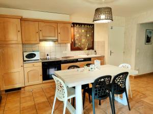 Rivière & Cottage 4 étoiles en Auvergne - Cantal Auvergne - Valette & Riom PR