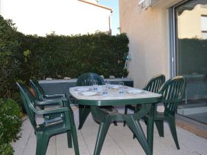 Appartements Appartement Saint-Cyprien, 2 pieces, 4 personnes - FR-1-225D-472 : photos des chambres