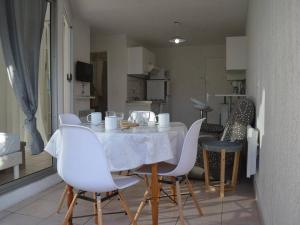 Appartements Appartement Saint-Cyprien, 2 pieces, 4 personnes - FR-1-225D-472 : photos des chambres