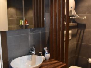 Chaleureux Appartement 2 Pièces au Pied des Pistes avec WIFI à Montgenèvre - FR-1-266-90