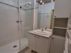 Appartement Rénové 2 Pièces + Cabine, Vue Mer, Parking - FR-1-388-117