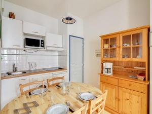 Appartement T2 à Cauterets avec Terrasse, Local à Ski, et Proche Télécabine - FR-1-401-1