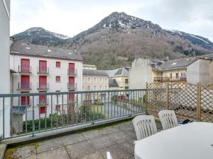 Appartement T2 à Cauterets avec Terrasse, Local à Ski, et Proche Télécabine - FR-1-401-1