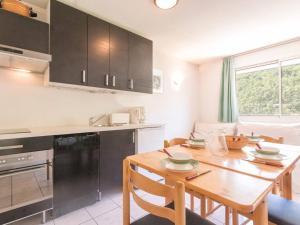 Appartement 2 pièces avec coin nuit, balcon, parking et casier à ski - Proche télécabine et centre - FR-1-330C-16