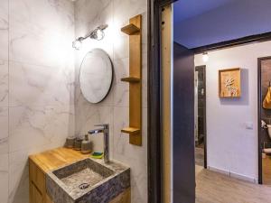 Appartement chaleureux 8 pers, 3 chambres, proche pistes à Eaux-Bonnes - FR-1-400-35