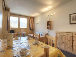 Séjour montagne à Serre-Chevalier, appartement 4 pers. avec balcon, proche commerces. - FR-1-330E-69