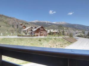 Séjour montagne à Serre-Chevalier, appartement 4 pers. avec balcon, proche commerces. - FR-1-330E-69