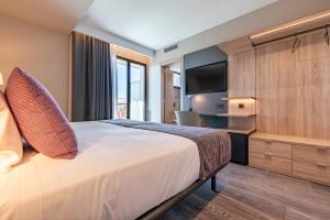 Double Room with City View and Balcony room in Astari