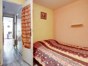 Appartements Studio cabine 6 pers, ideal montagne, ascenseur, ski, parking, animaux admis - FR-1-403-12 : photos des chambres