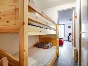 Appartements Studio cabine 6 pers, ideal montagne, ascenseur, ski, parking, animaux admis - FR-1-403-12 : photos des chambres