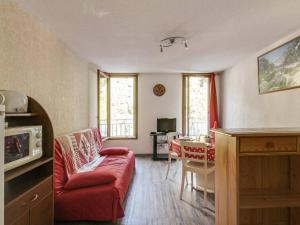 Appartements Studio cabine 6 pers, ideal montagne, ascenseur, ski, parking, animaux admis - FR-1-403-12 : photos des chambres