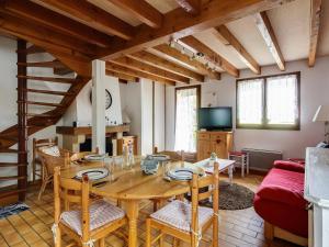 Chalet 2 chambres, 6 pers, terrasse, balcon, parking, wifi, près ski et commerces - FR-1-401-52