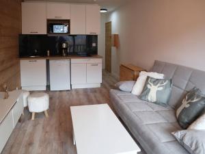 Studio rénové pour 2 pers, cœur de station, accès pistes, balcon sud - FR-1-322-307