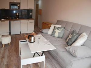 Studio rénové pour 2 pers, cœur de station, accès pistes, balcon sud - FR-1-322-307