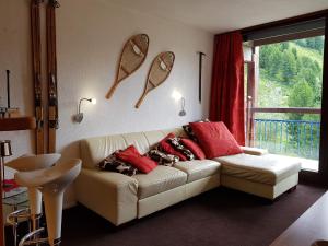 Appartement rénové 6 personnes à Arc 2000, balcon, télé, DVD, casier à ski - FR-1-411-407