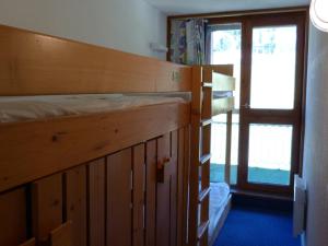 Arc 1800 : 2 pièces, skis aux pieds, animaux admis, 5 couchages - FR-1-411-453