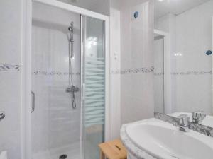 Appartement 2 pièces, centre de Cauterets, proche télécabine, local ski, bien équipé - FR-1-401-110