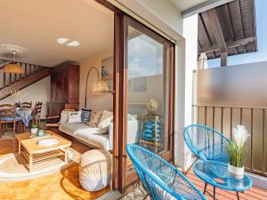 Duplex de caractère 4 chambres avec balcon, près du centre et des commerces, parking inclus - FR-1-4-526