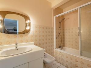 Appartements Duplex de caractere 4 chambres avec balcon, pres du centre et des commerces, parking inclus - FR-1-4-526 : photos des chambres