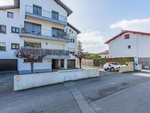 Appartements Duplex de caractere 4 chambres avec balcon, pres du centre et des commerces, parking inclus - FR-1-4-526 : Appartement (7 Adultes)