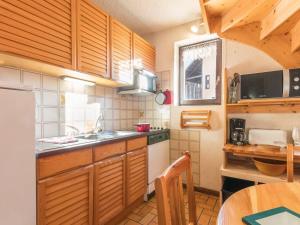 Appartements Appartement Le Monetier-les-Bains, 3 pieces, 6 personnes - FR-1-330F-154 : photos des chambres
