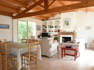 Maisons de vacances Maison Ars-en-Re, 4 pieces, 6 personnes - FR-1-434-8 : photos des chambres