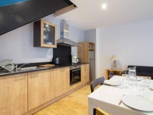 Duplex rénové 2 chambres avec wifi, cuisine équipée et local ski, en centre-ville de Cauterets - FR-1-401-179