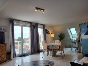 Appartement 2 pièces avec piscine et parking privé, proche plage, Merville-Franceville-Plage - FR-1-465-26